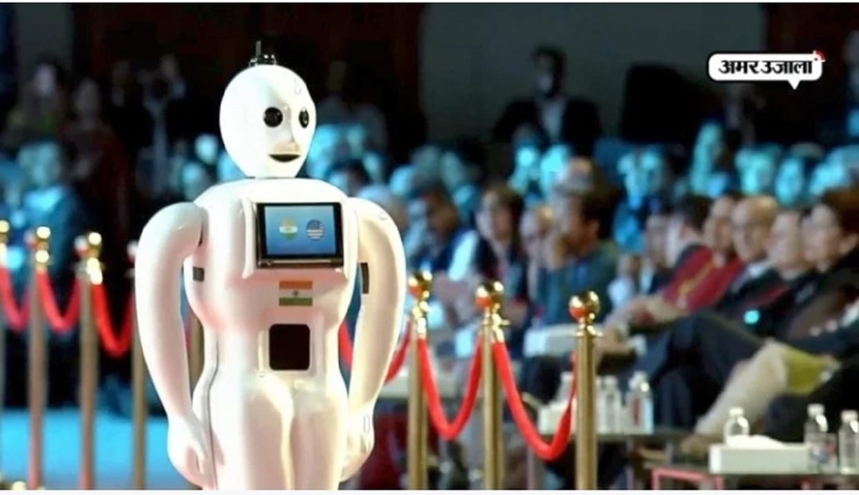 Friend Robo bridges the gap between relatives and health workers of the infected in hospital