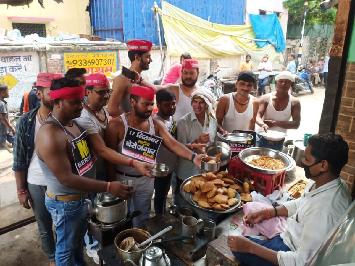 Im Mr Unemployed Placards Protest Against Samajwadi Party Workers, Asked To Remove Clothes in varanasi