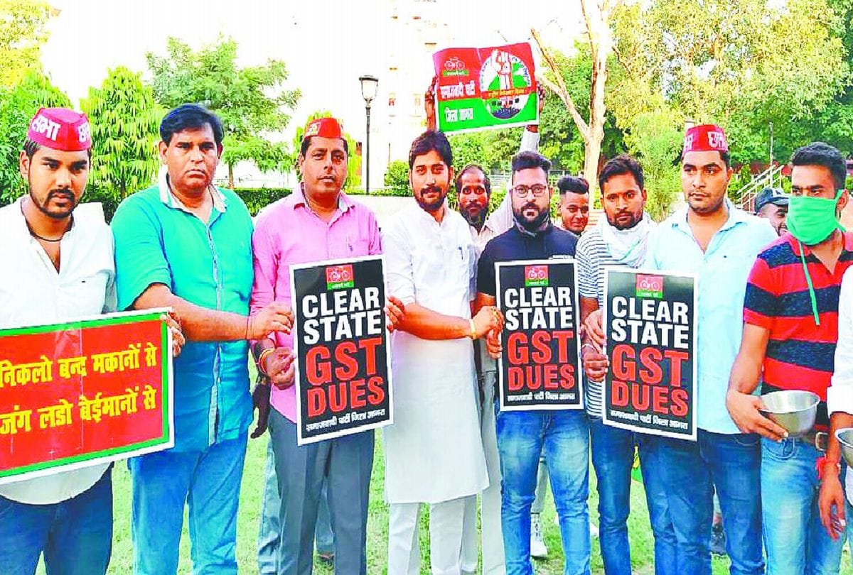 congress samajwadi party workers protest against unemployment and inflation in agra