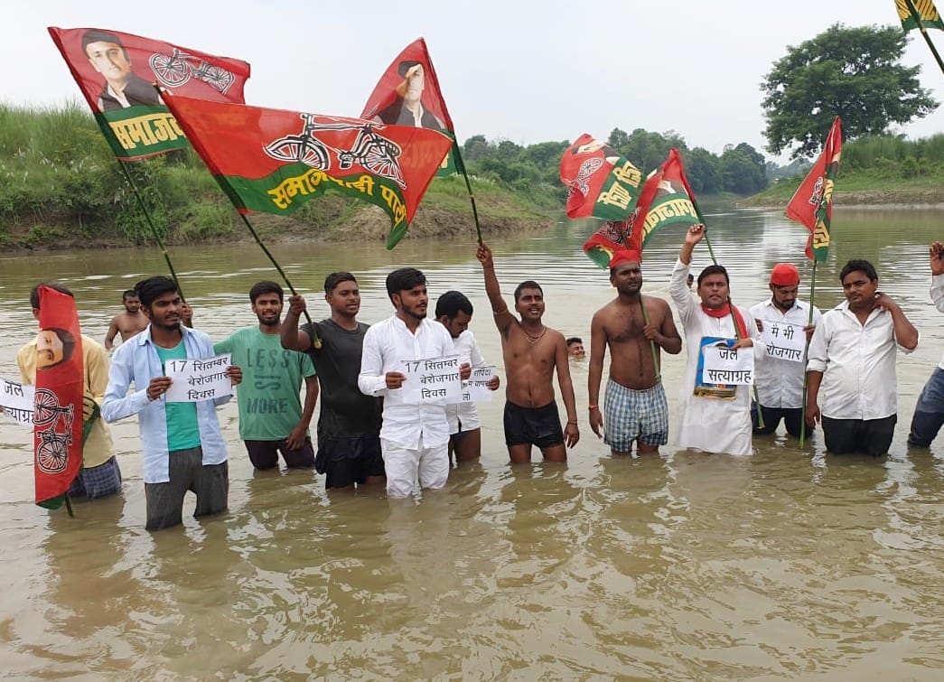 Water satyagraha of supporters against contract jobs