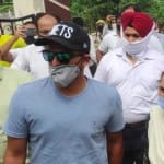 पठानकोट पहुंचे सुरेश रैना।