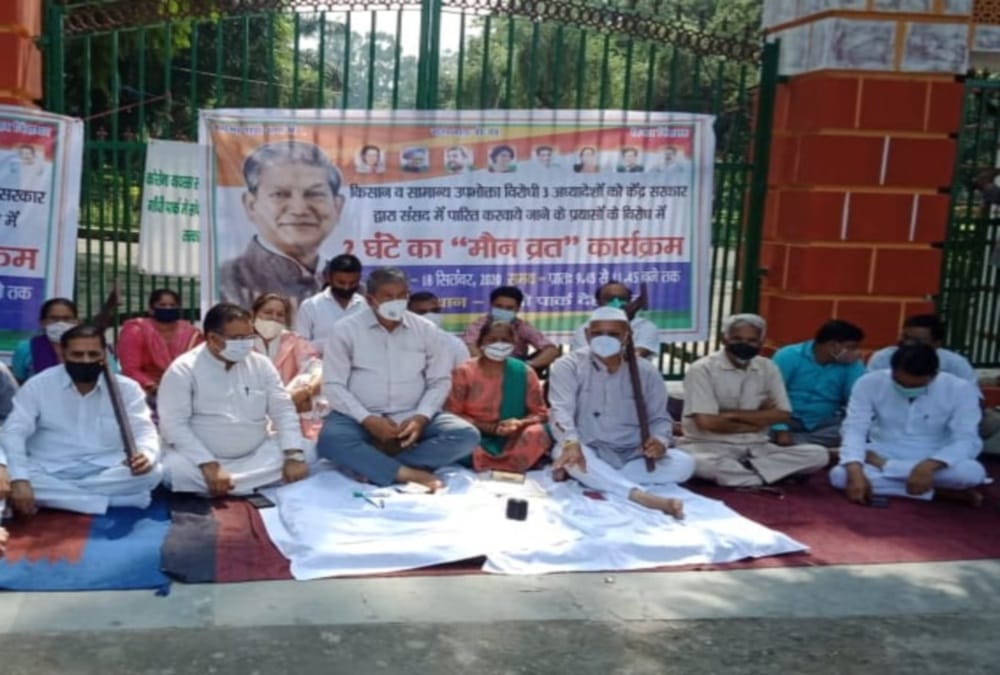 Uttarakhand Former cm Harish rawat Silence vow and fast against Modi Government, Photos