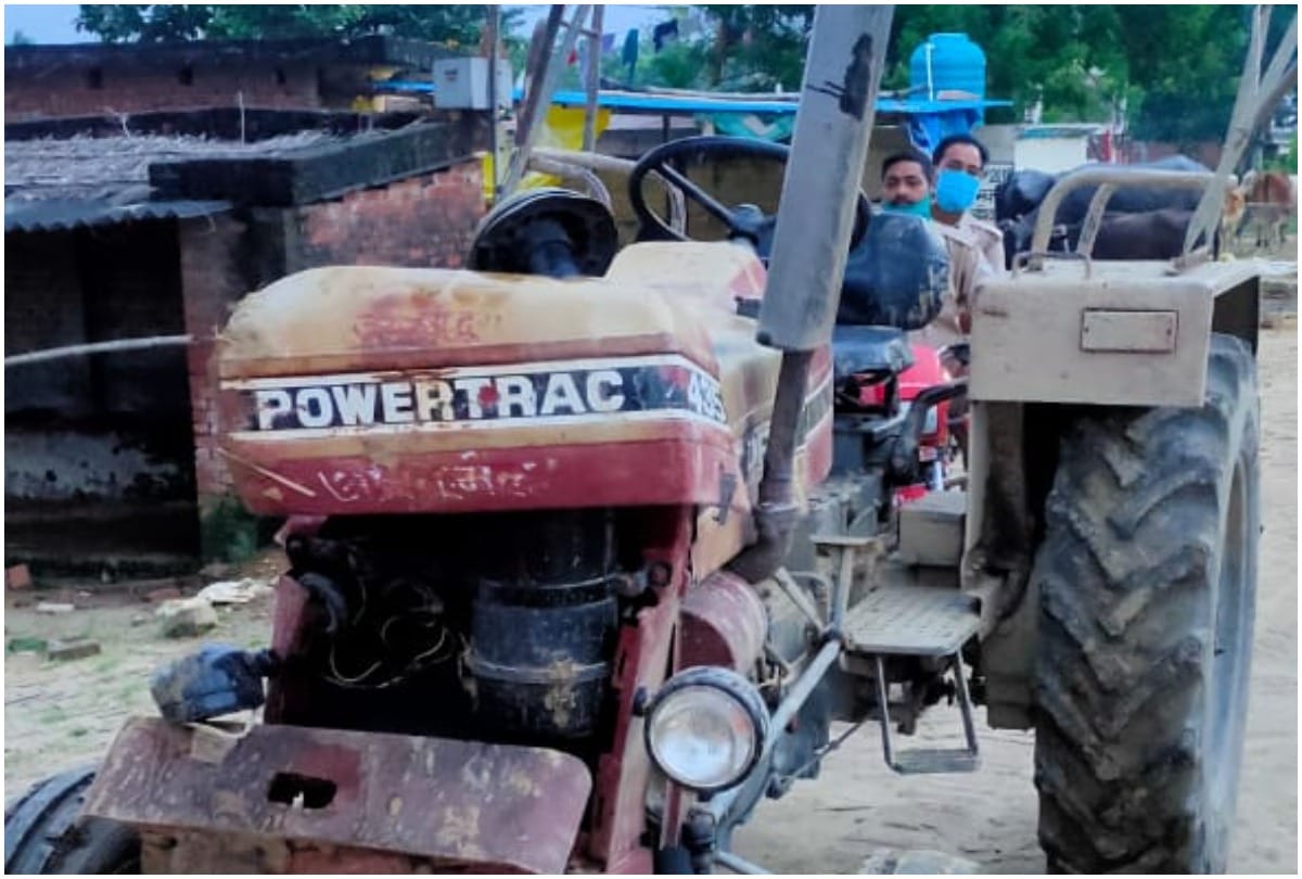 Gorakhpur: Mentally deranged youth drive tractor, injured dozen peoples