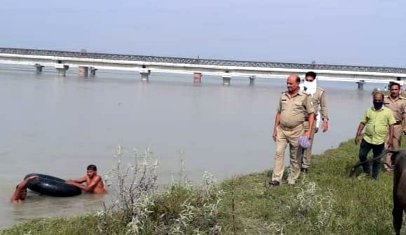 Search for both youths immersed in Ganga continues