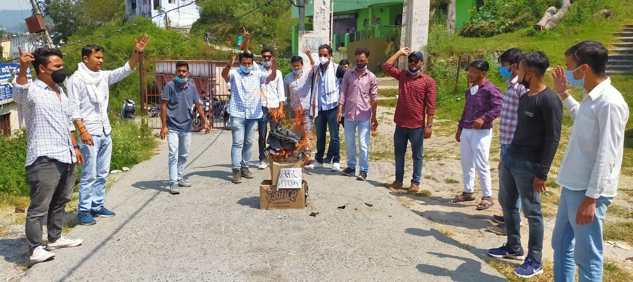 NSUI burnt effigy of director and DSW, siege of director