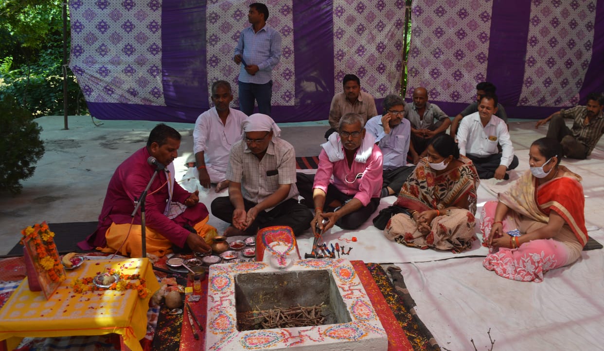 Hathras: Worshiping tools done on Vishwakarma Jayanti