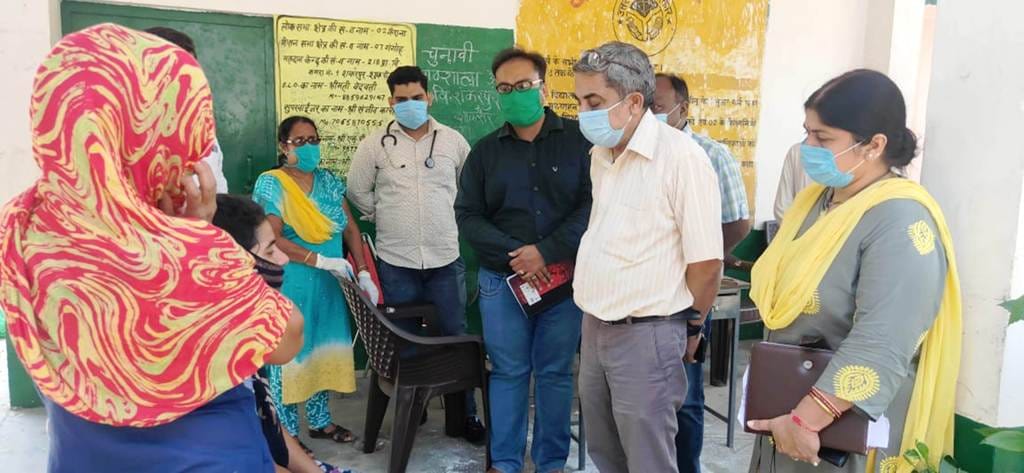 CMO visits Shakarpur, slides made for fever victims