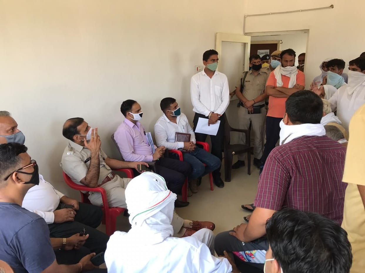 Villagers of many villages reached toll to get tax forgiven.