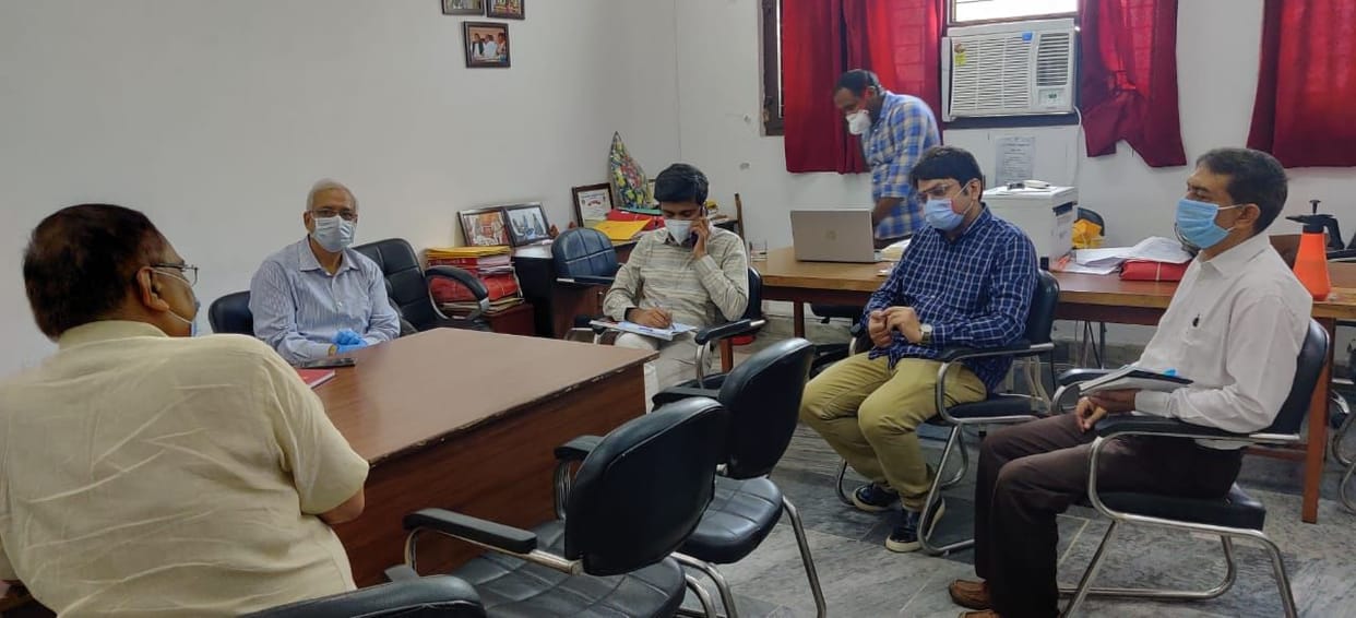 the dm inspection the covide centre in mulayam singh yadav medical college