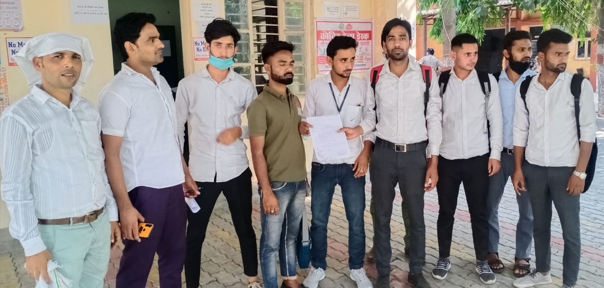 Students demonstrate in tehsil, memorandum submitted