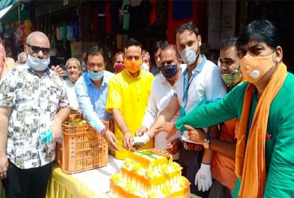 BJP workers perform havan on Prime Minister Narendra Modi's birthday in agra
