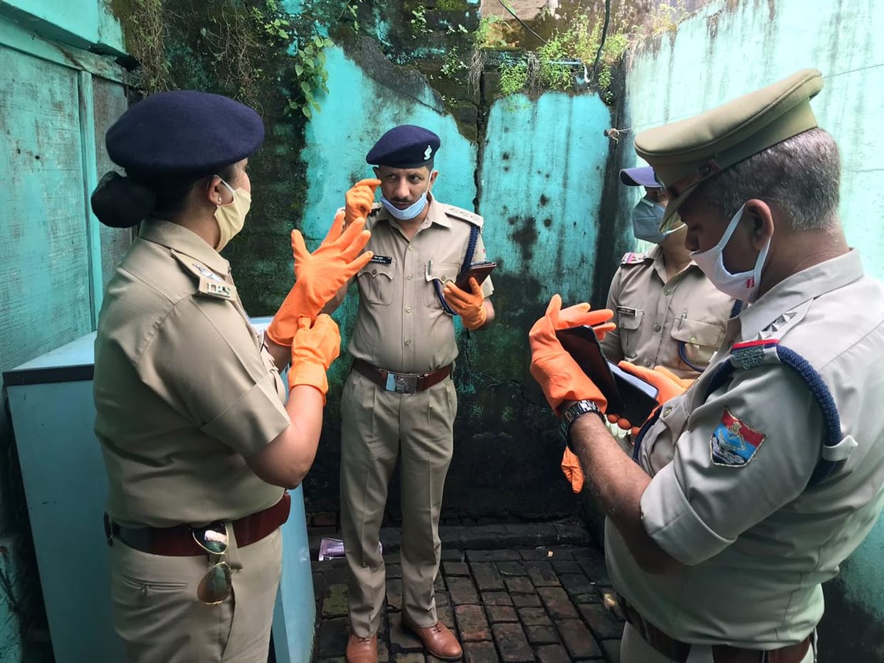dehradun latest news: elderly man dead body found in house, both hand tied