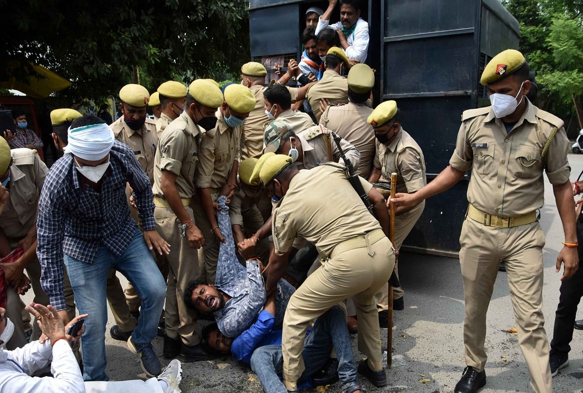 Prayagraj News: Protesters clash with police at Balsan intersection in Prayagraj, fiercely followed by stone