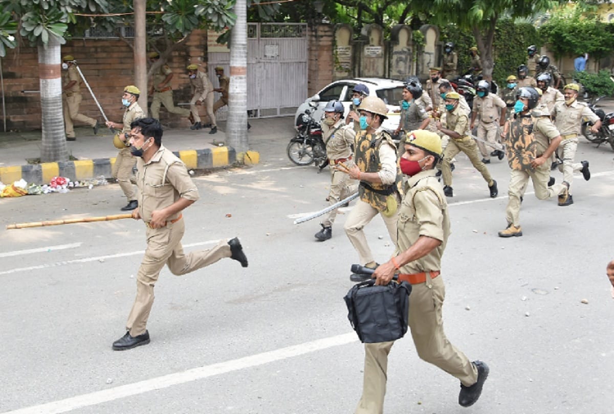 Protesters clash with prayagraj police stone pelting lathicharge see Photos