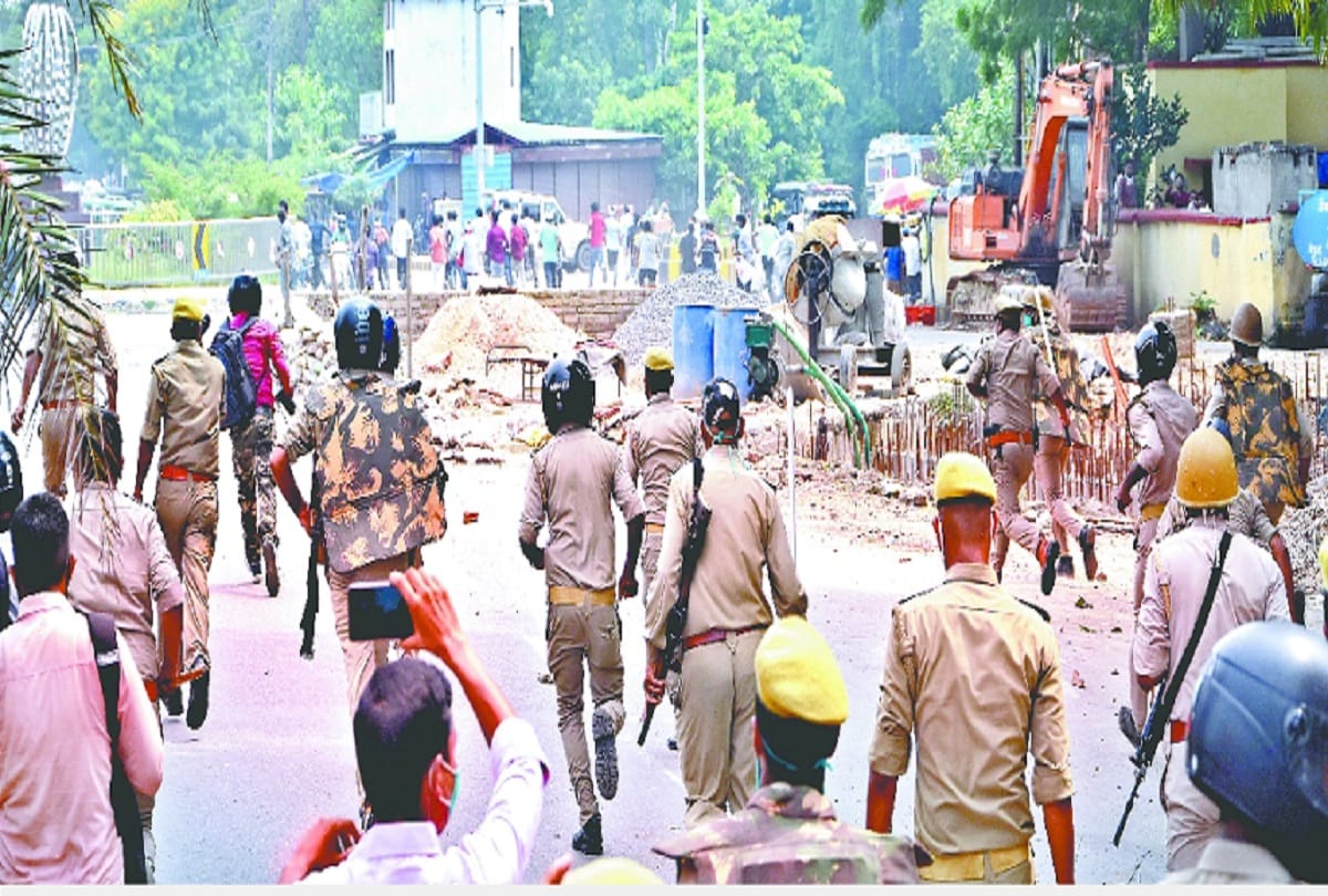 Protesters clash with prayagraj police stone pelting lathicharge see Photos