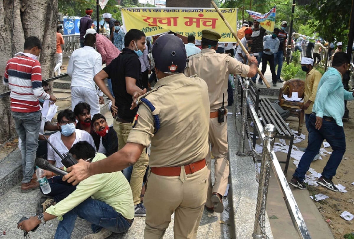 Protesters clash with prayagraj police stone pelting lathicharge see Photos
