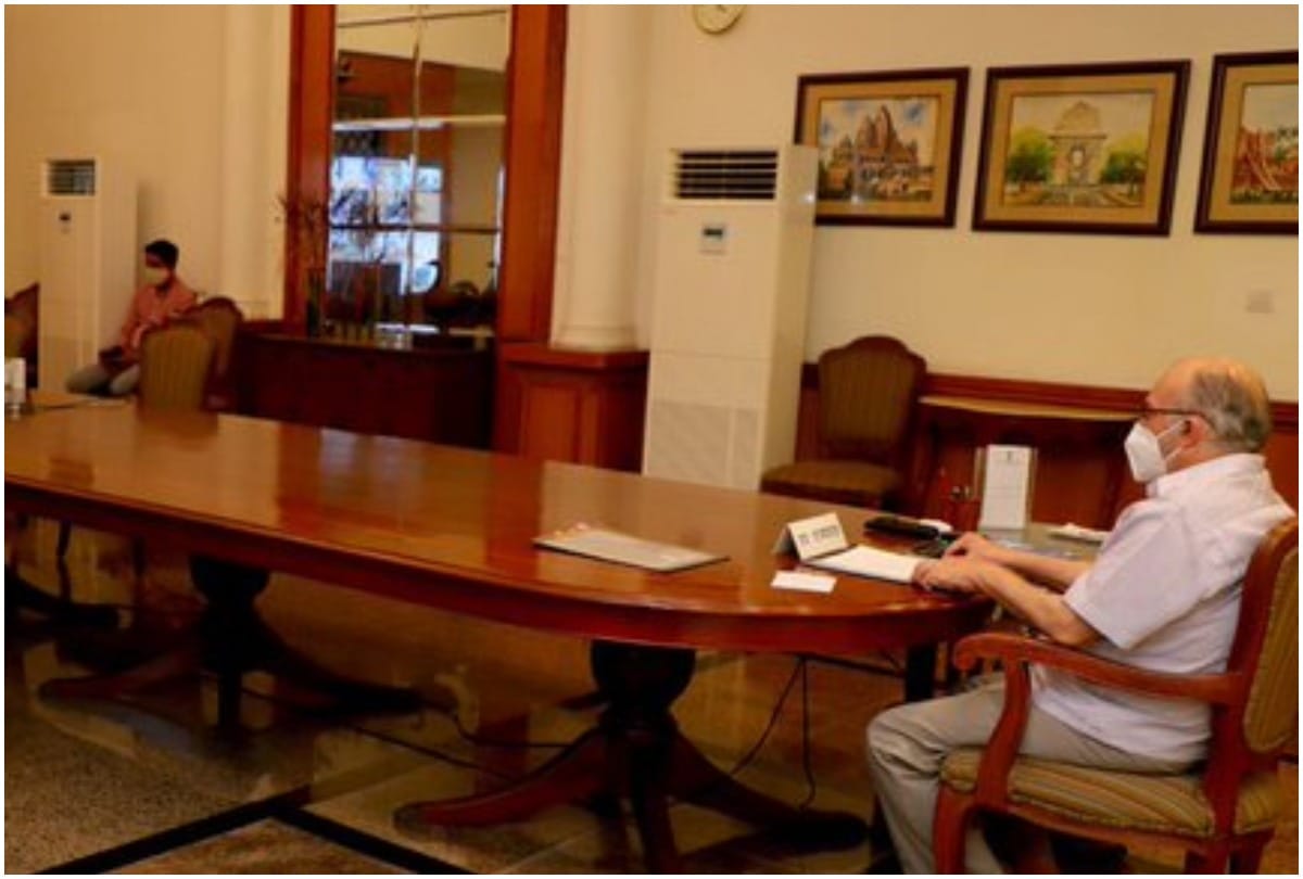 delhi lg chaired DDMA meeting to review Covid 19 situation in Delhi with CM Arvind Kejriwal Emphasised on aggressive IEC campaign in vernacular languages  