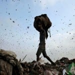 कचरा बीनने वाला (सांकेतिक तस्वीर)