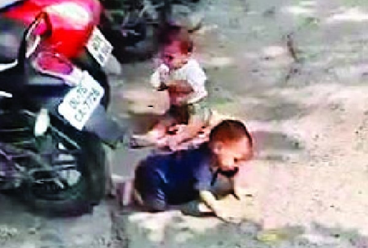 Troubled over not getting salary the person left the twins on the road