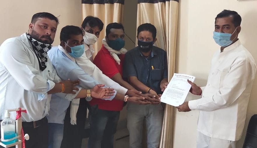 Health workers submitted memorandum to Chief Minister