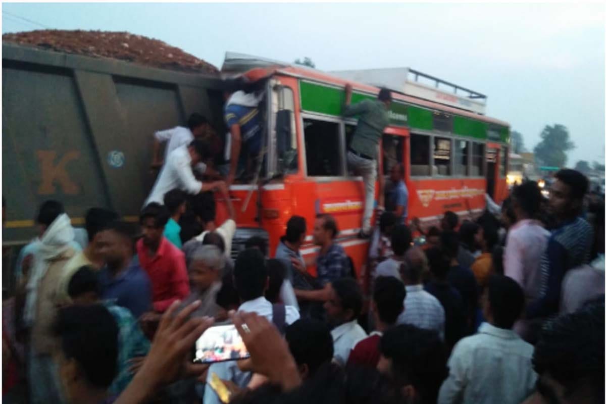 speeding bus crashed into a roadside dumper, many injured, including women and children, died