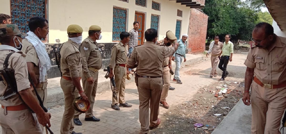 Akhilesh yadav tweet on jaunpur murder son died father injured in gun shot