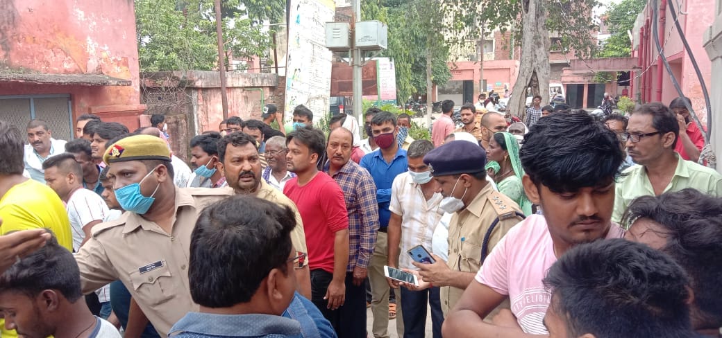 Akhilesh yadav tweet on jaunpur murder son died father injured in gun shot