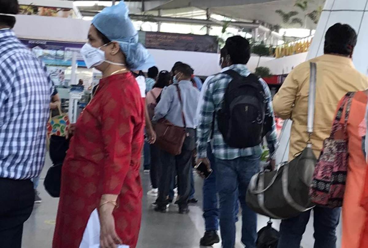 people are not following corona protocal at amausi airport.