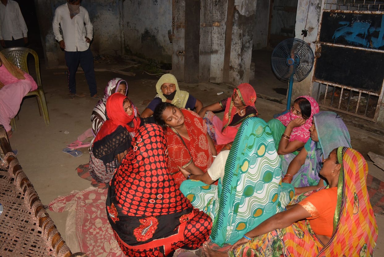Aligarh: A nine-year-old girl hanging on the noose if her parents did not take her along