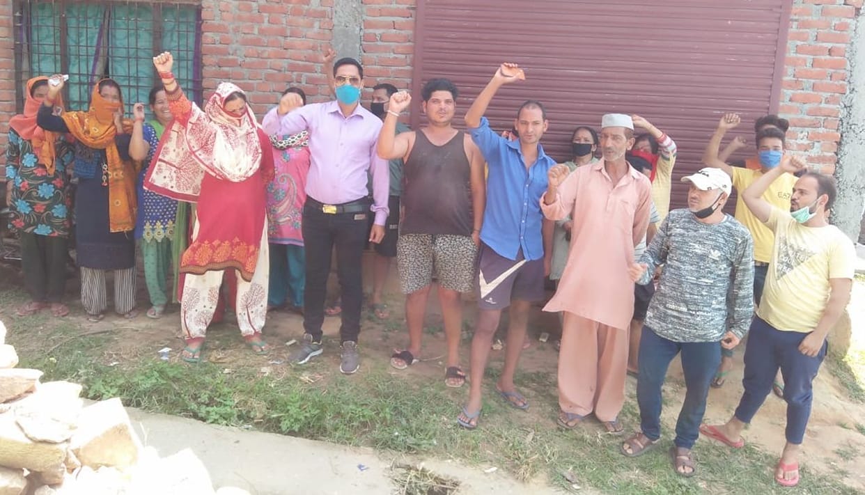30 illegal water connections in Mandalasera cut, people protest
