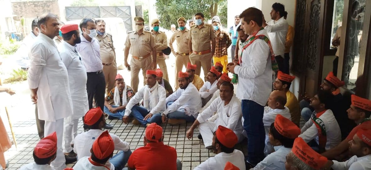 Spouses arrested under farm house, furious with police, ruckus