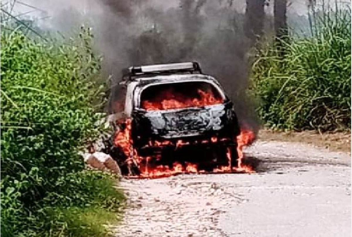 moving car caught fire in kasganj