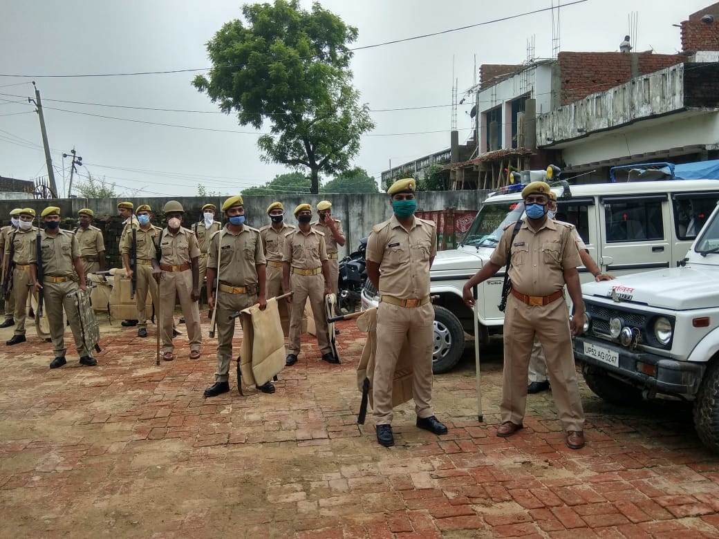 Property attached to District Panchayat President Rampravesh in Deoria news update