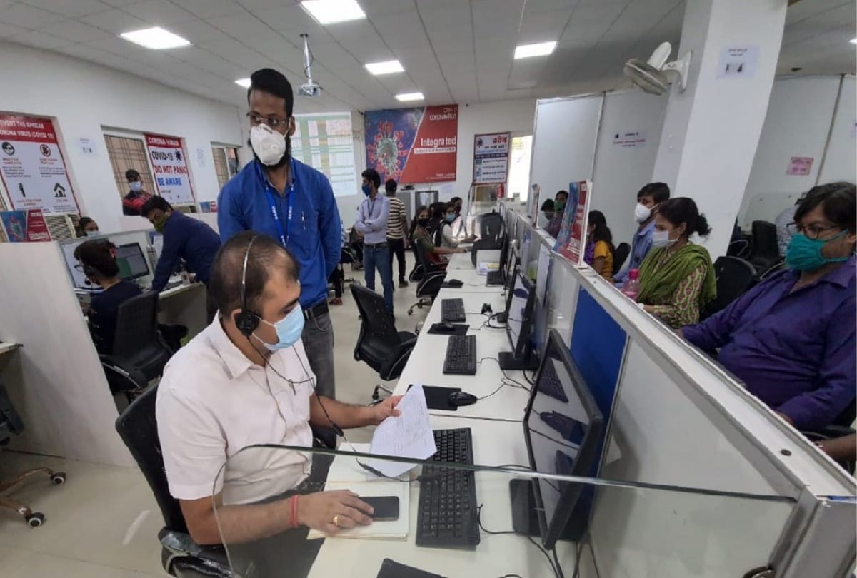 lucknow DM Abhishek Prakash surprise inspection of Integrated Control and Command Center and called the patients