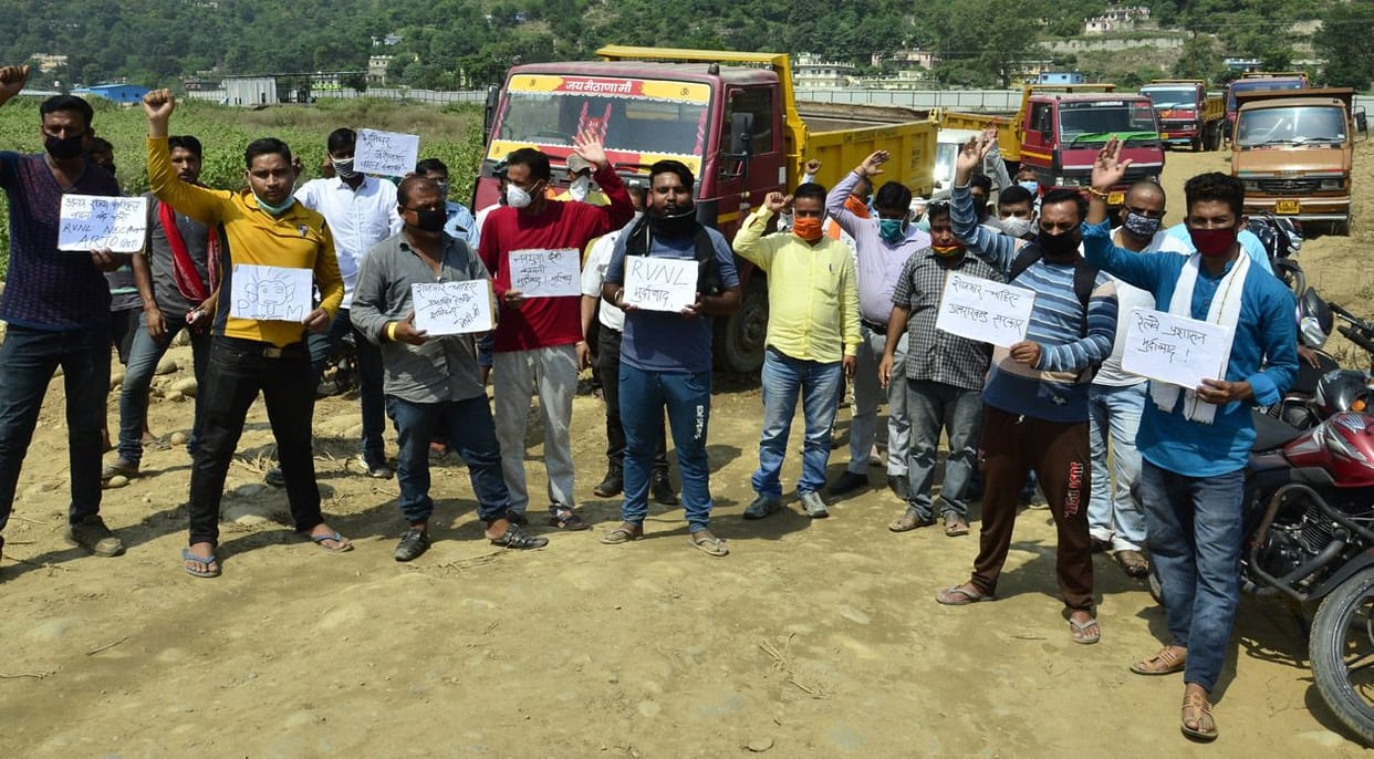 Opposition of putting external vehicles in railway project
