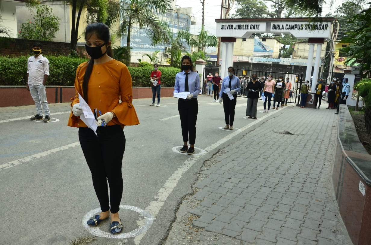 uttarakhand latest news : Semester exam in HNB Garhwal University colleges, wrong paper in sgrr pg college