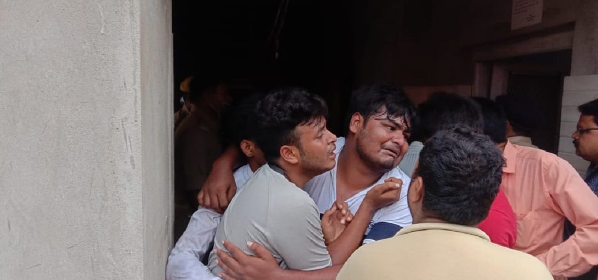 father son gun shot by pattidar in old rage son died father refer to varanasi in jaunpur up