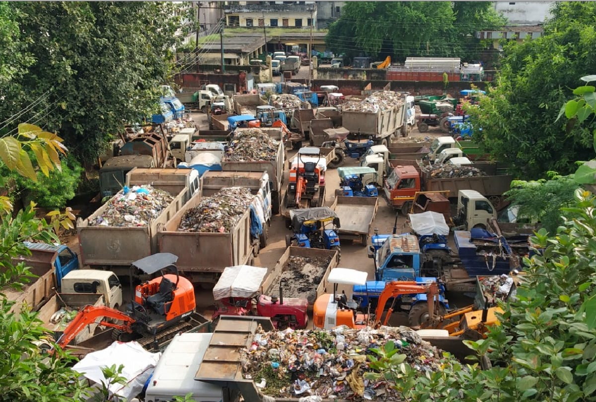 Municipal vehicles stopped from dumping garbage in Gorakhpur