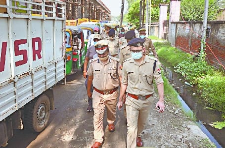 ADG trapped in jam, breath of officers stuck, rebuke