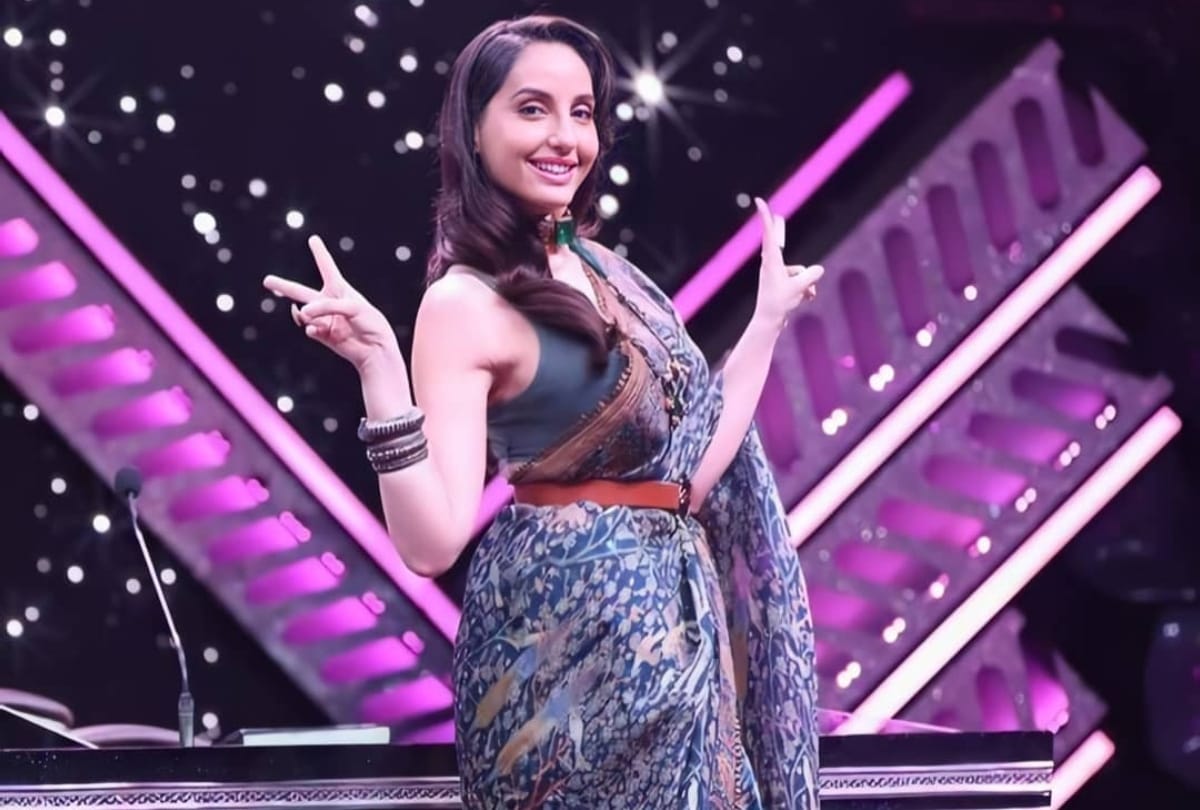 nora fatehi look sizzling in blue silver printed saree