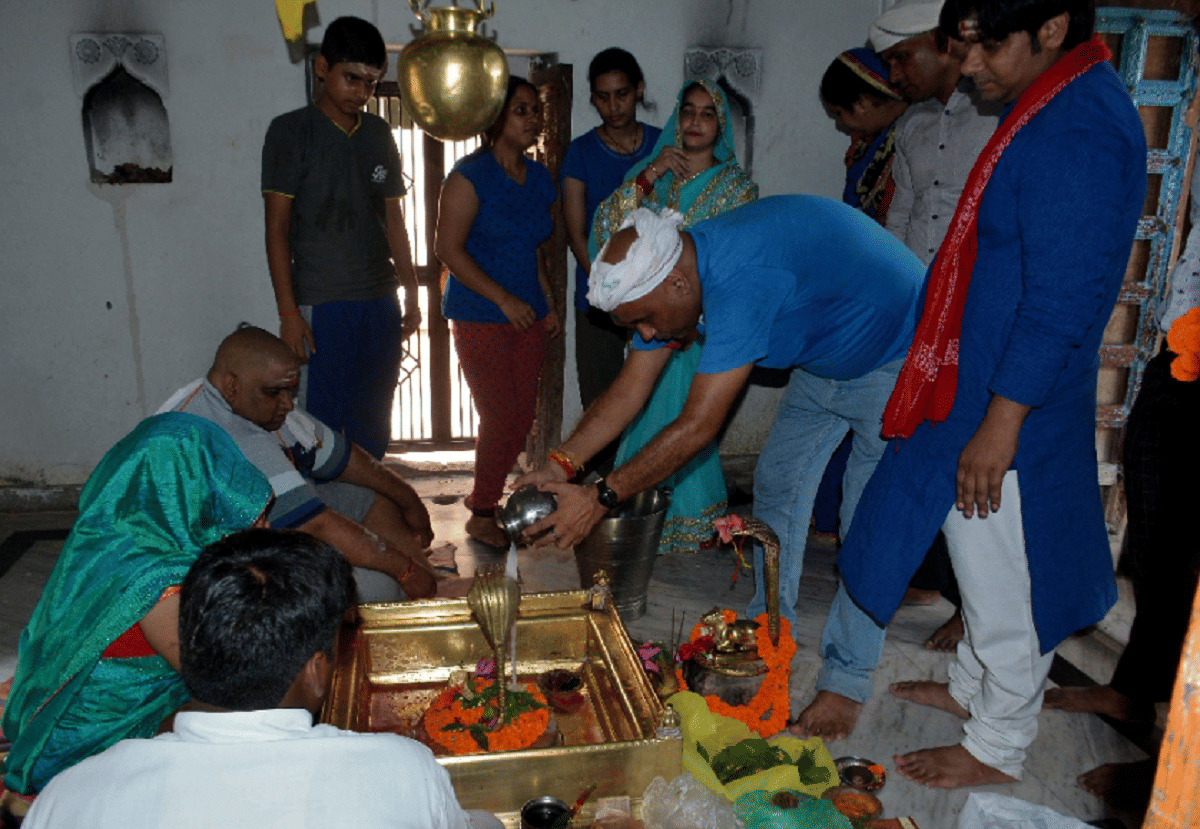 Panchkroshi Yatra in varanasi: Third stop from Bhimchandi to Rameswaram hall, Dharamshala police station, liquor bottles, roads also broken