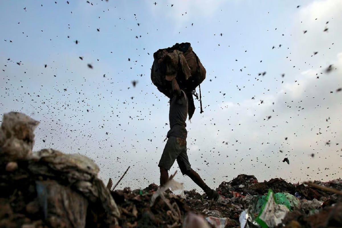 Ragpicker spends Rs 10 lakh to erect his own statue in salem tamilnadu