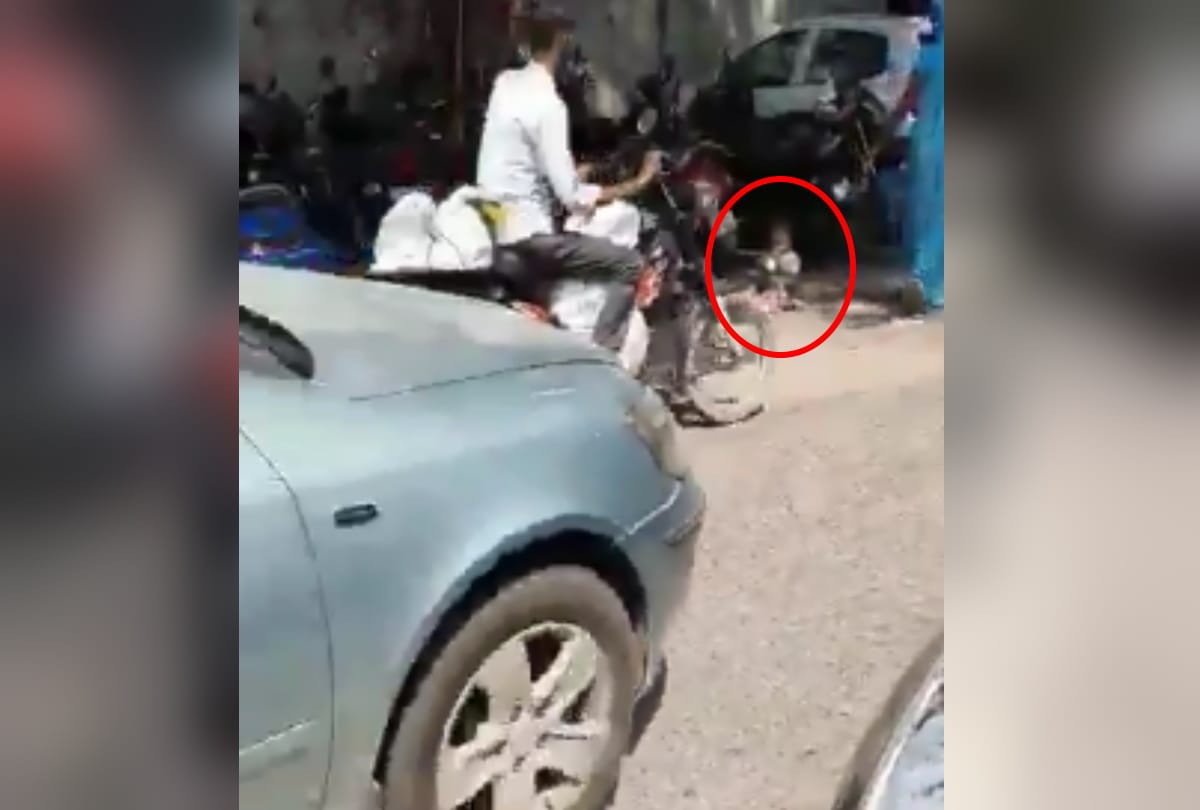 Delhi father depressed from job loss left his twins on road police handed them to mother after many hours