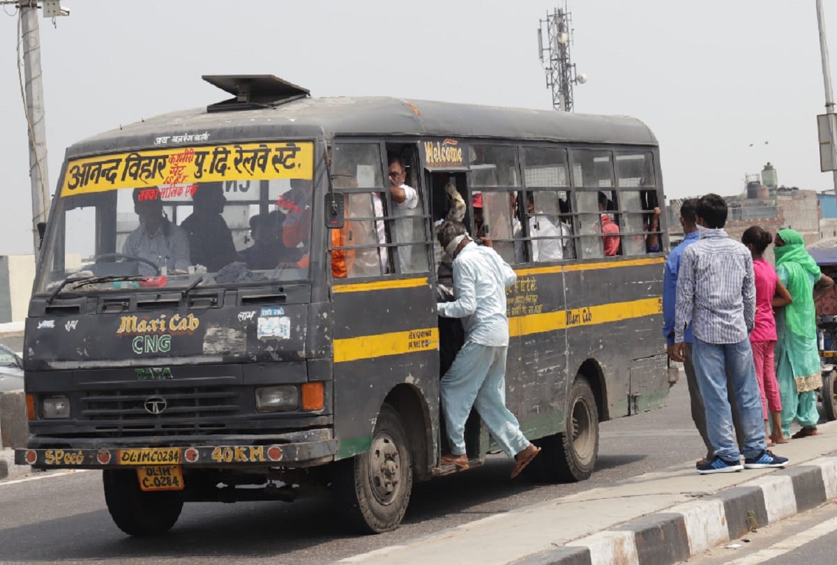 Corona rules are being broken in public vehicles in national capital