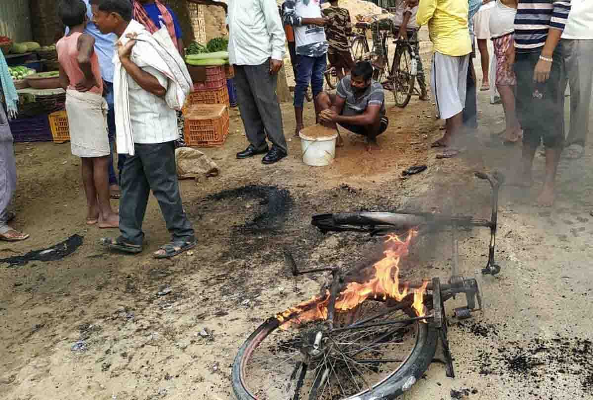 Bicycle, motorcycle shops caught fire