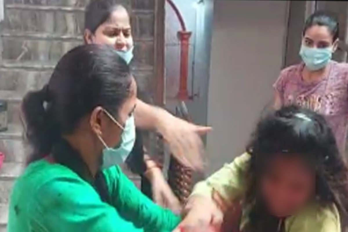 wife caught her husband red handed with his girlfriend in hotel in Bijnor