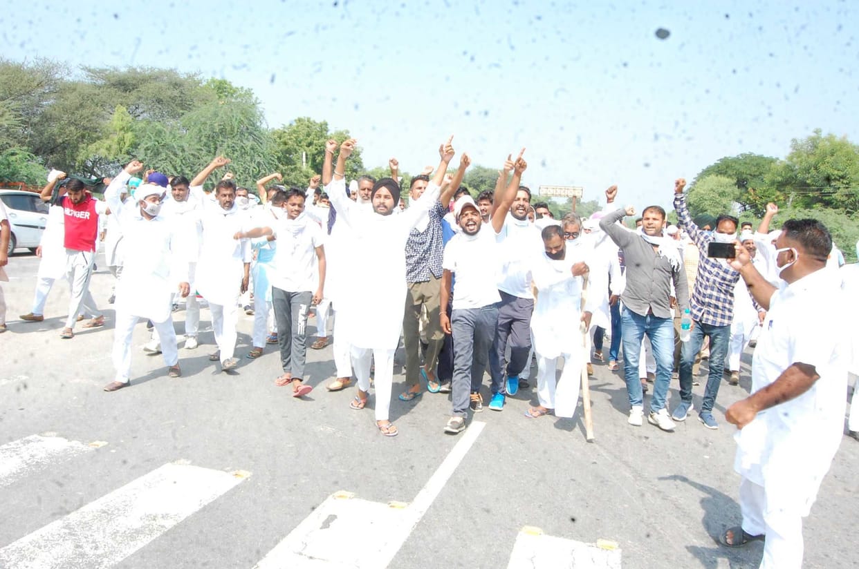 national hiway jaam in protest against new agricultural biils