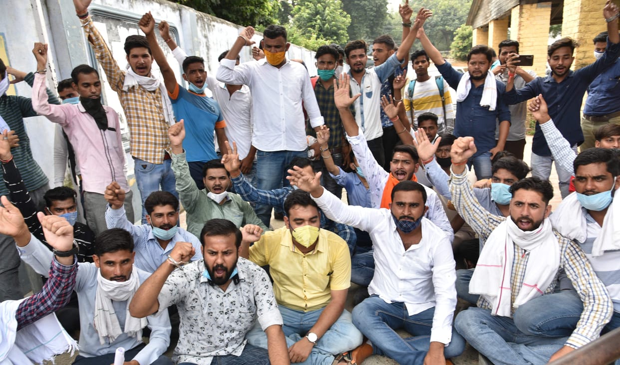 student protest in sambhal collage