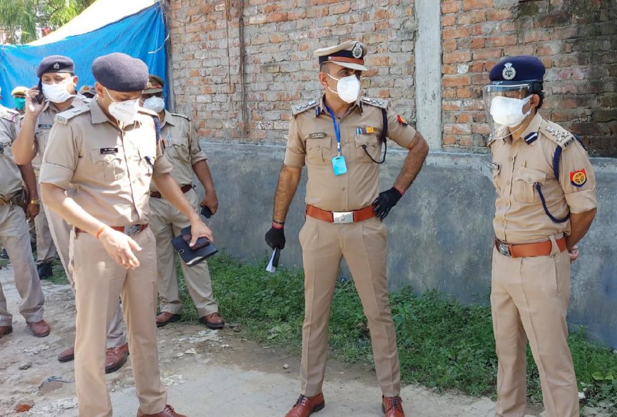 woman teacher shot dead and daughter injured in Gorakhpur