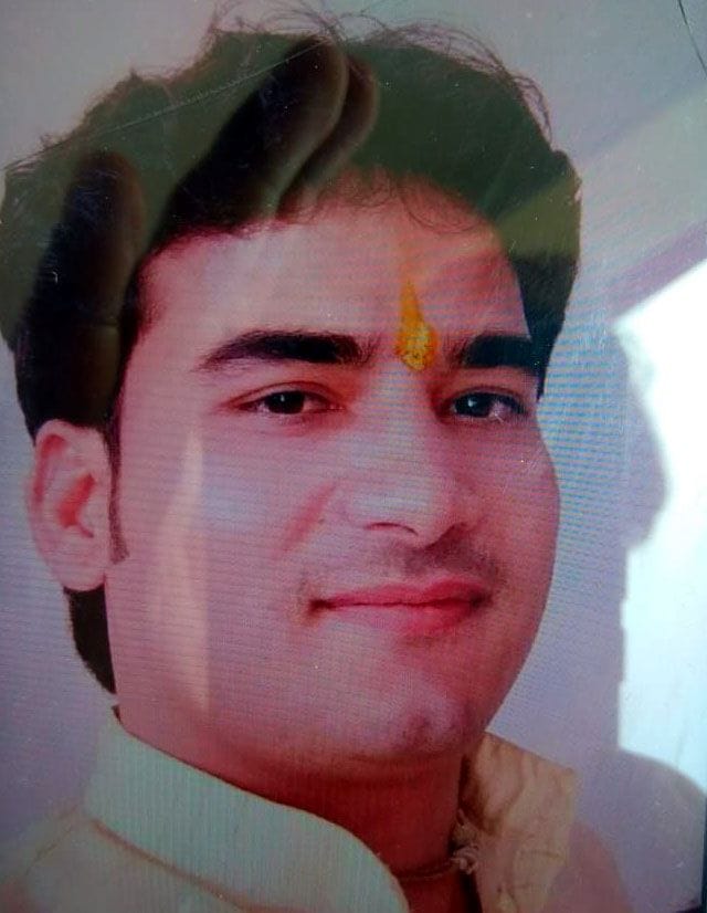 pujari ne fansi lagakar jan di